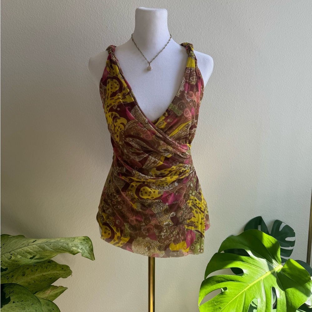 Beautiful vintage deep v statement top